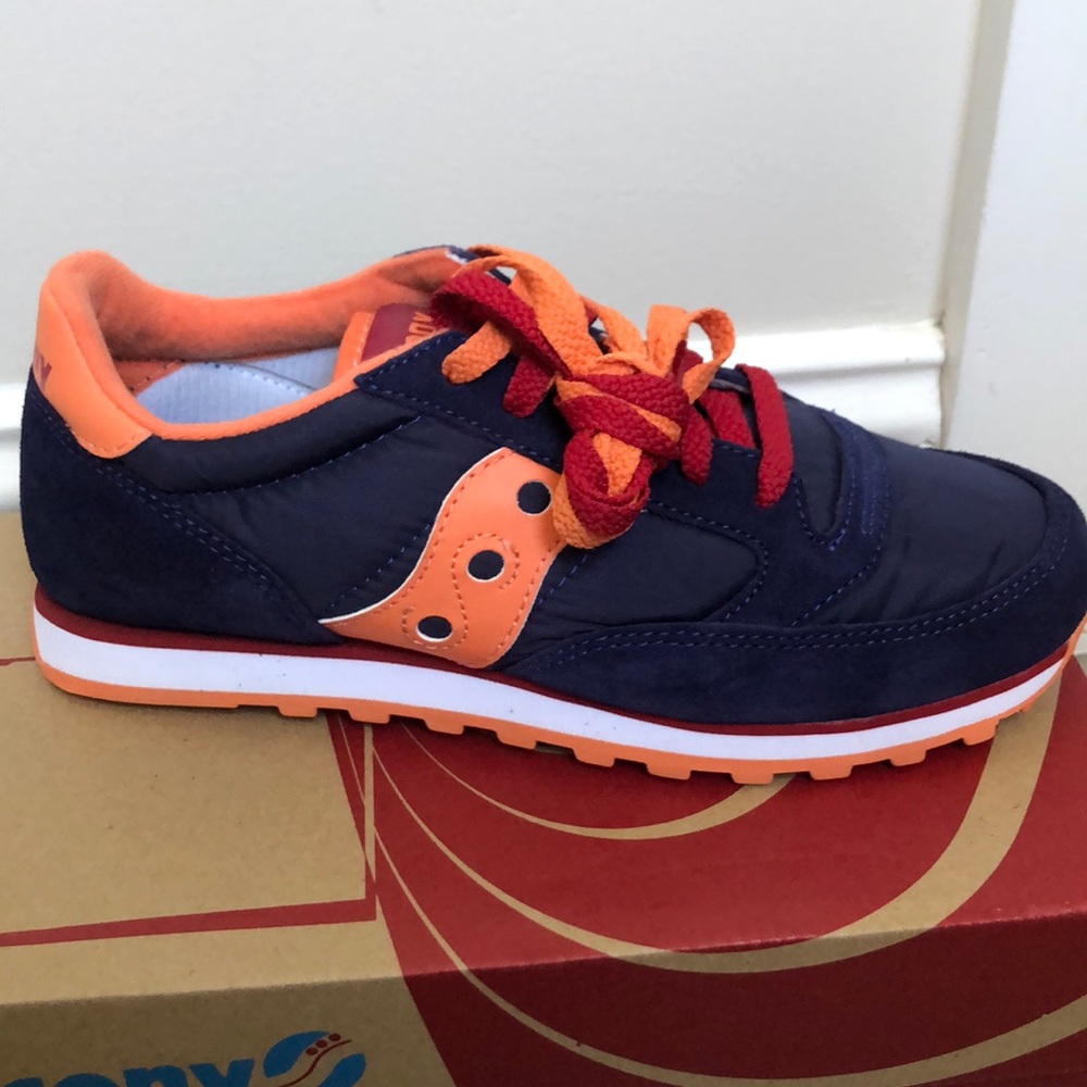 Saucony Jazz lowpro in navy and orange